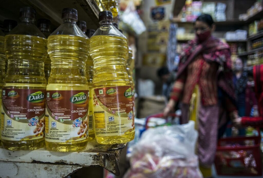 India Weighing Edible Oil Import Duty Hike to Support Farmers