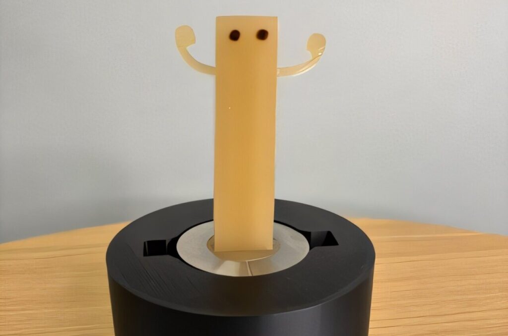 Talking edible robot deepens human perception of food culture and ethics